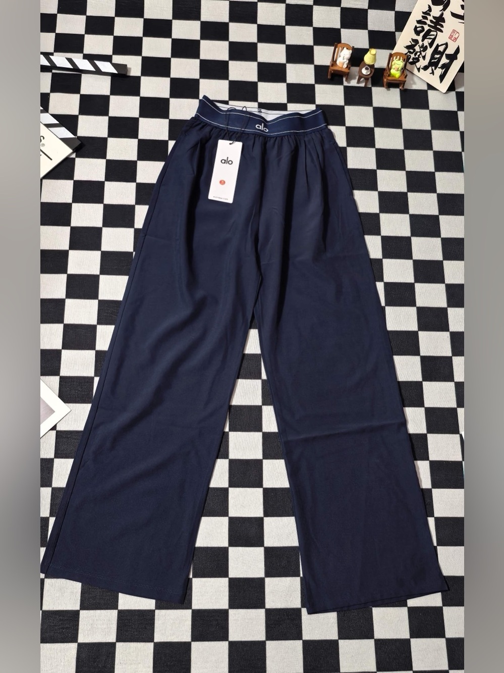 ALO Yoga Navy Wide-Leg Sweatpants